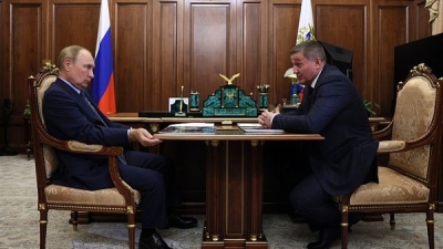 Президент России Владимир Путин провел встречу с губернатором Волгоградской области Андреем Бочаровым