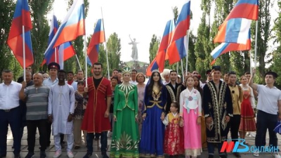 Жители Волгоградской области присоединились к патриотической акции «Мы вместе, мы — россияне»